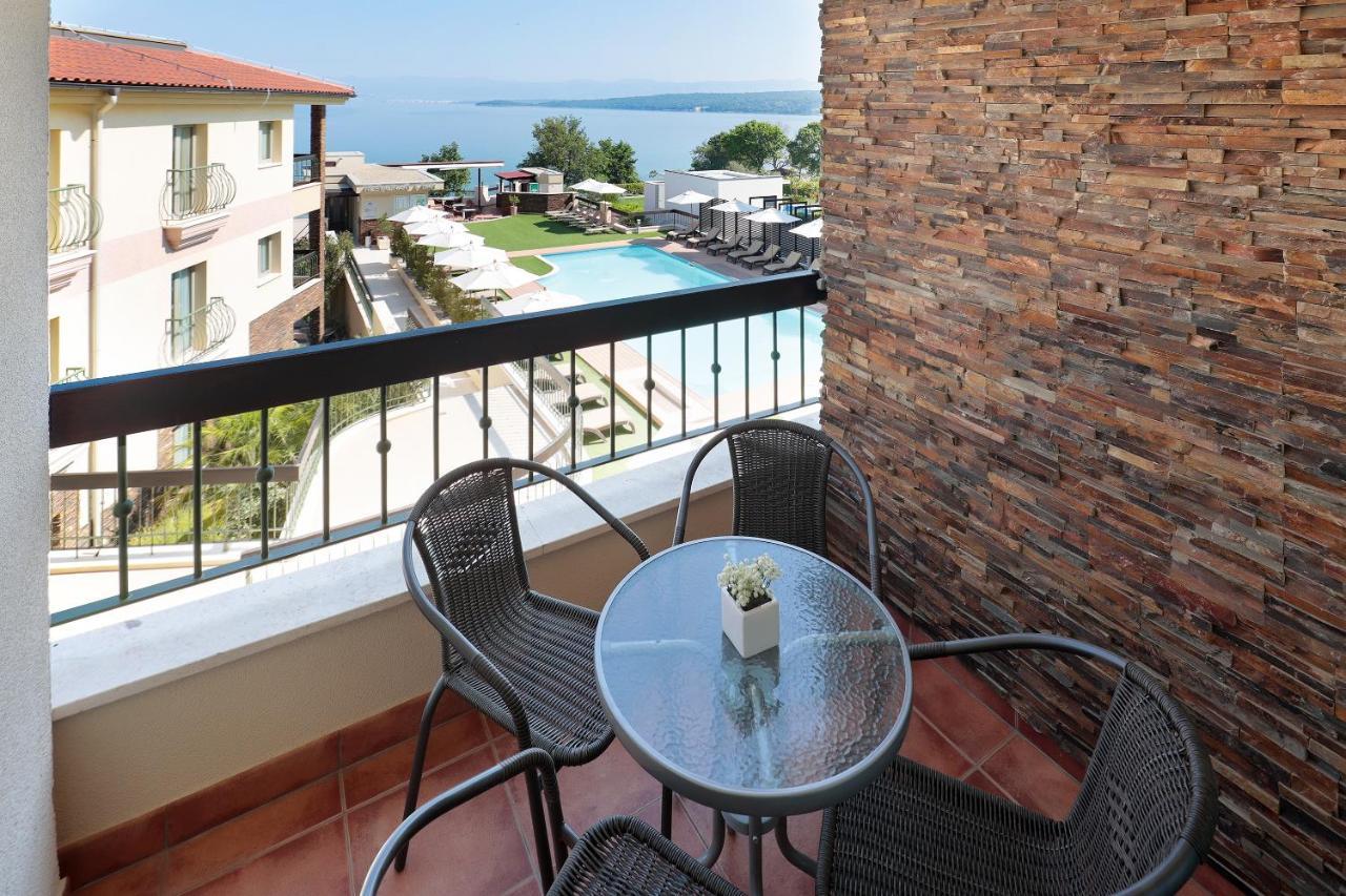 Blue Waves Resort Malinska Bagian luar foto