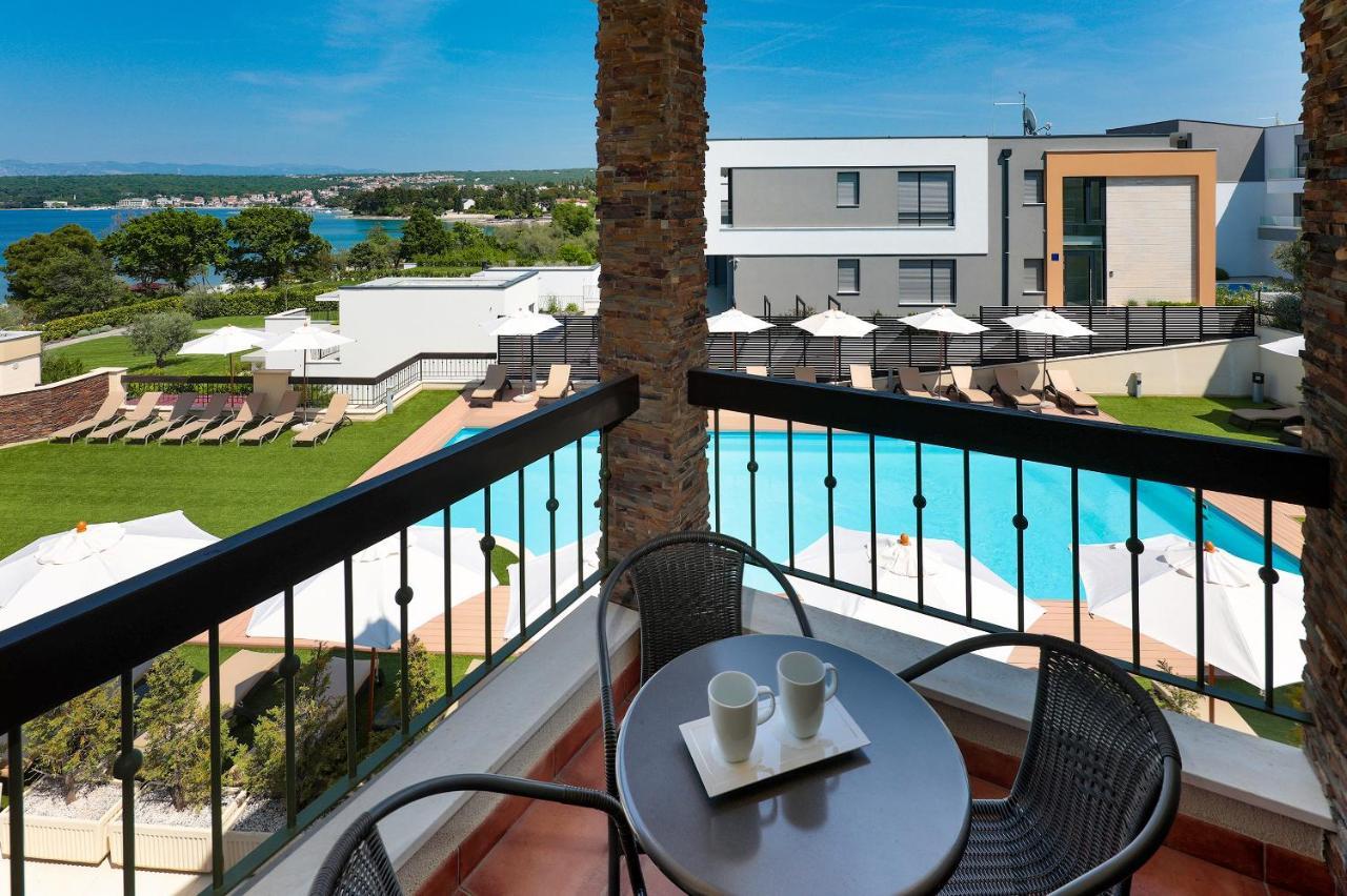 Blue Waves Resort Malinska Bagian luar foto