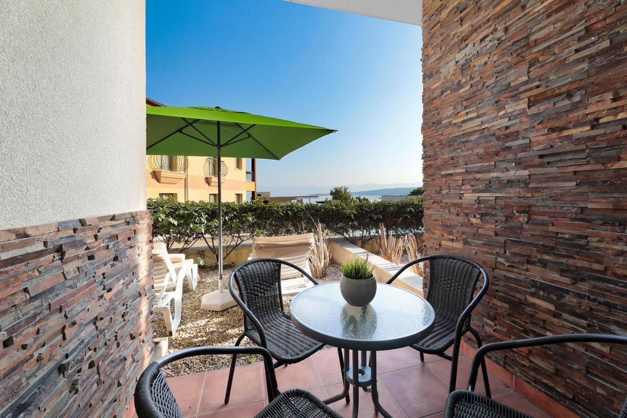 Blue Waves Resort Malinska Bagian luar foto