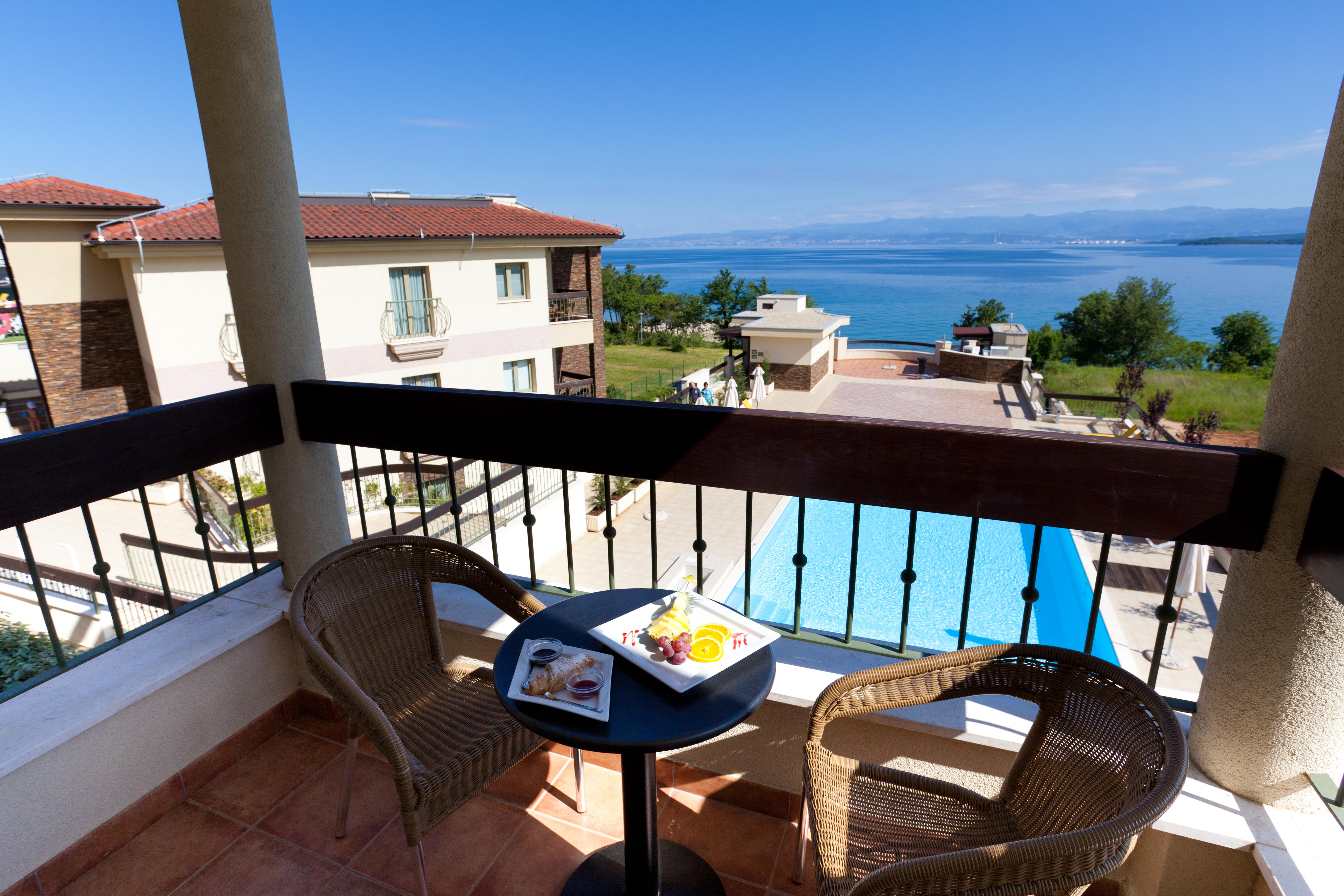 Blue Waves Resort Malinska Bagian luar foto