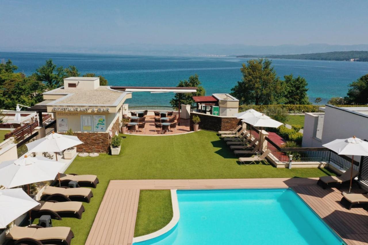 Blue Waves Resort Malinska Bagian luar foto