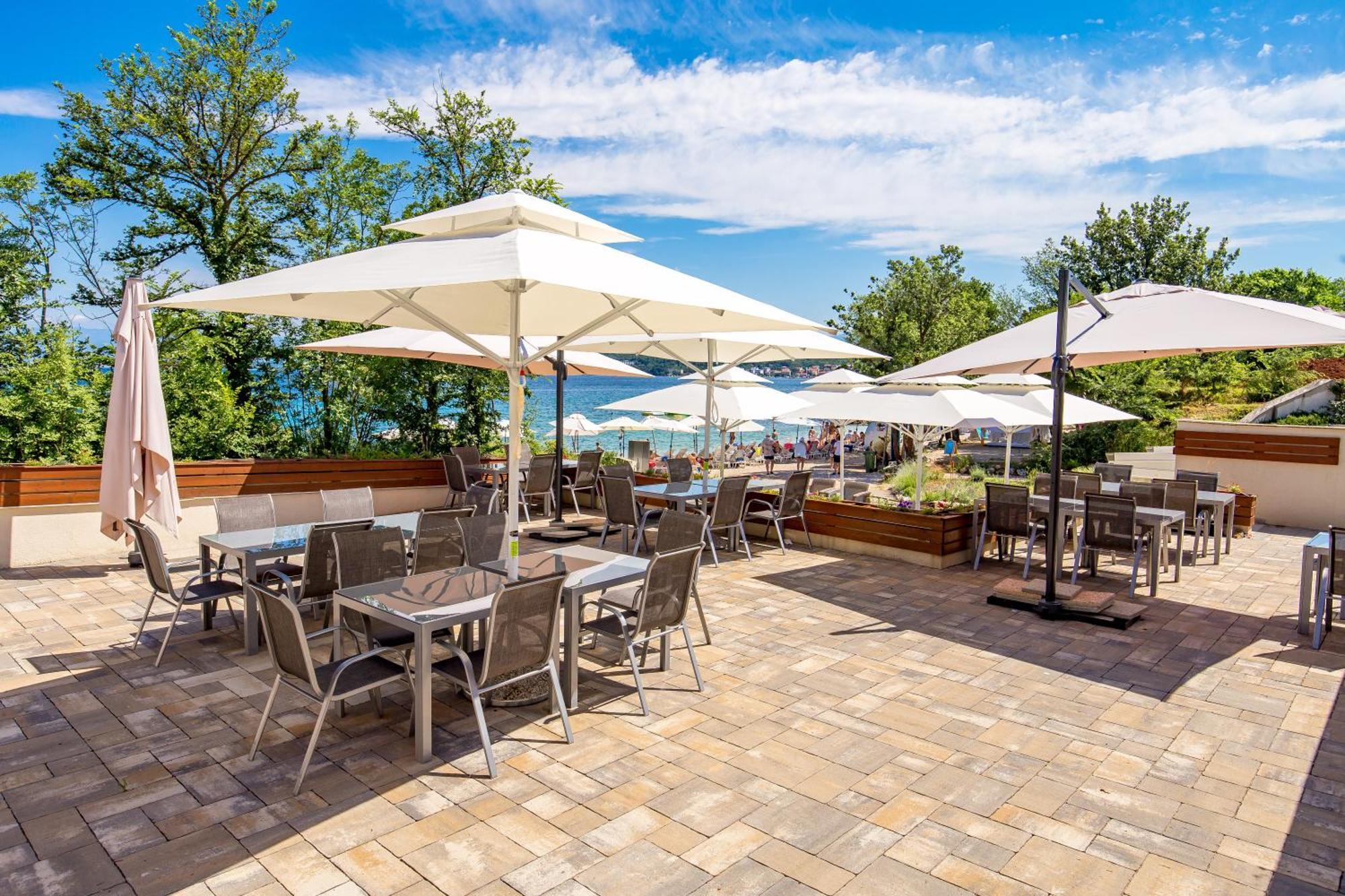 Blue Waves Resort Malinska Bagian luar foto
