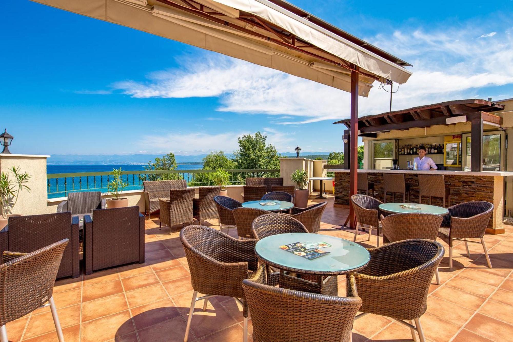 Blue Waves Resort Malinska Bagian luar foto