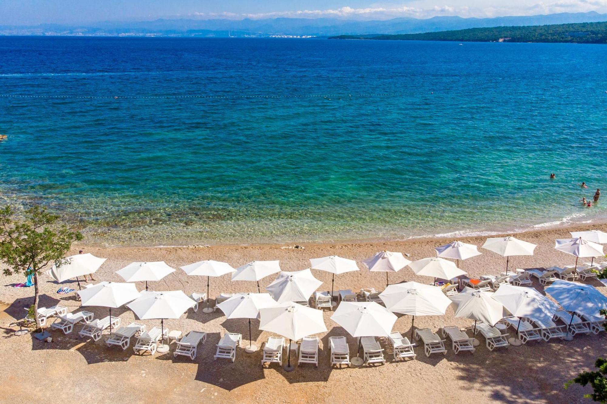 Blue Waves Resort Malinska Bagian luar foto