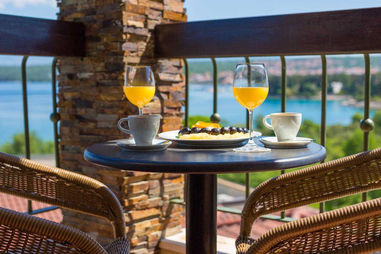 Blue Waves Resort Malinska Bagian luar foto