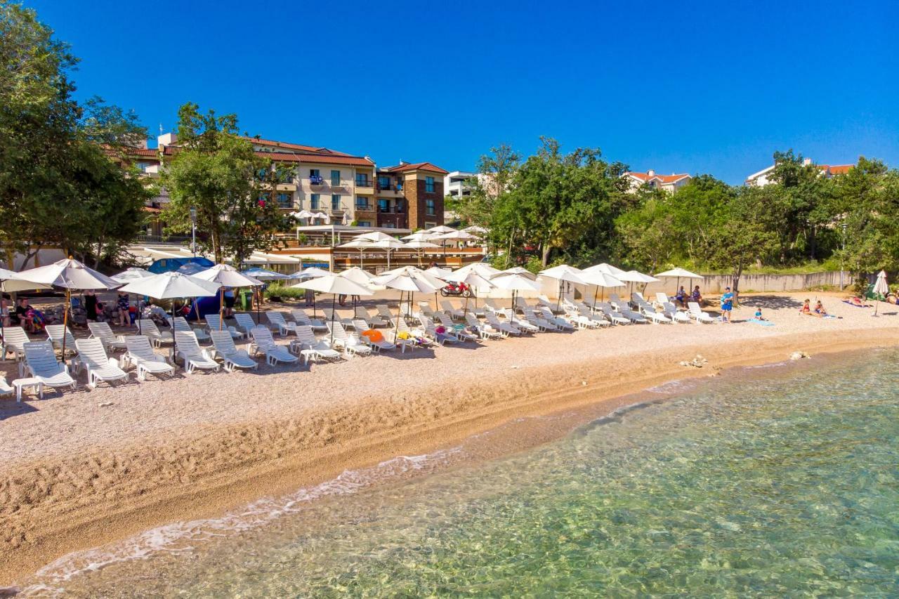 Blue Waves Resort Malinska Bagian luar foto