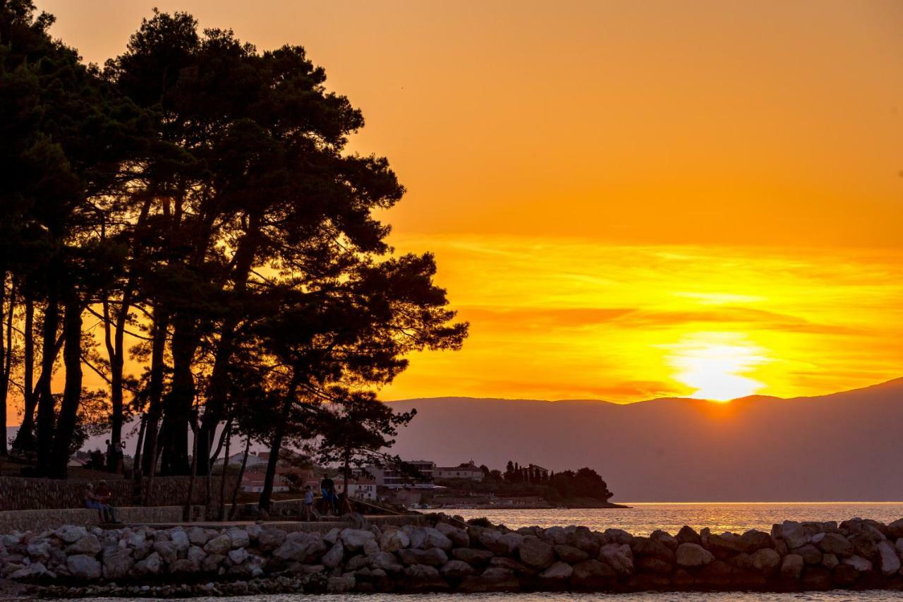 Blue Waves Resort Malinska Bagian luar foto