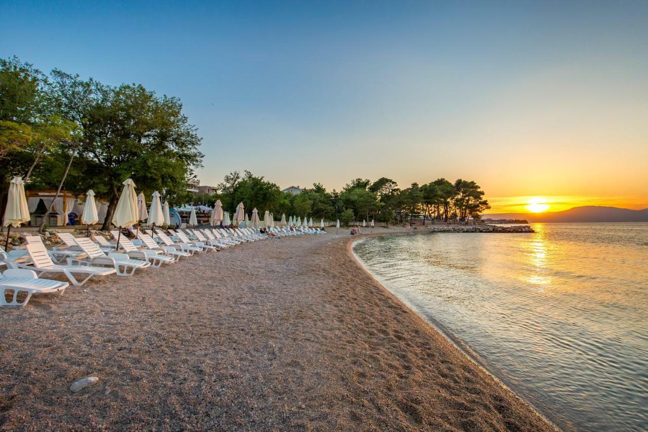 Blue Waves Resort Malinska Bagian luar foto
